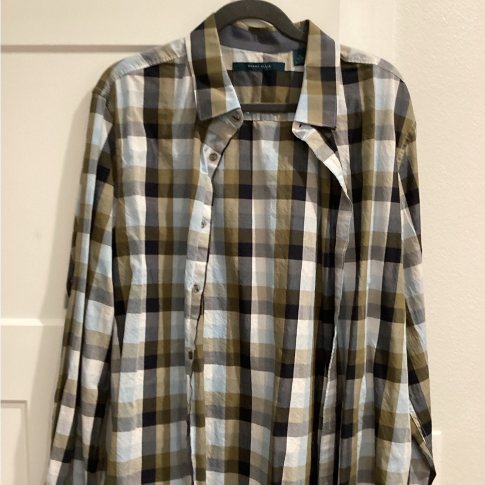 Perry Ellis long sleeve button up. Size Large FITTED. EUC.